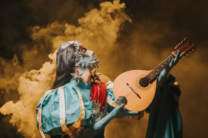 Arlequin sans frontières : la Commedia dell'arte et ses fantômes dans la création française d'aujourd'hui