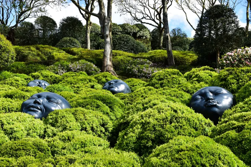 Quand la terre devient toile : le land art et la renaissance des jardins français